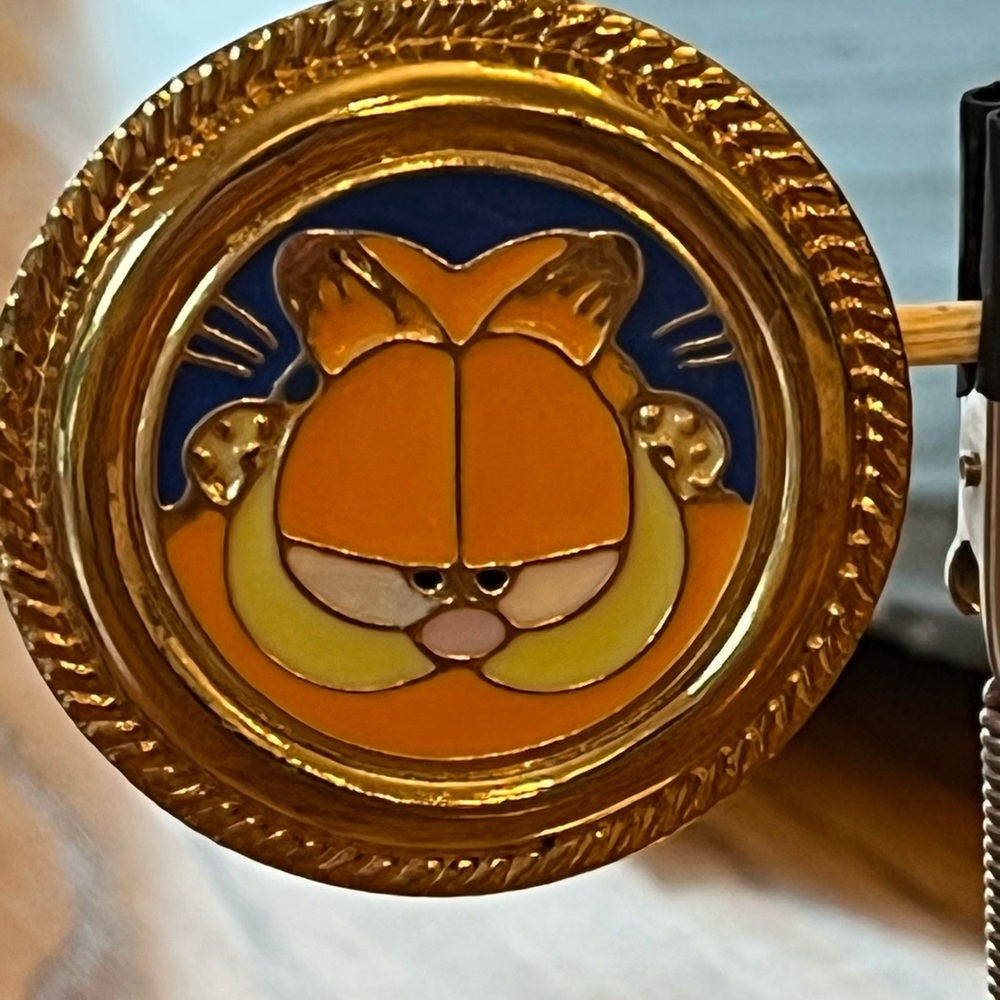 Vintage Garfield Enamel Scarf Clip Pin with Gold Trim likely 1994 Korea - Picture 6 of 15